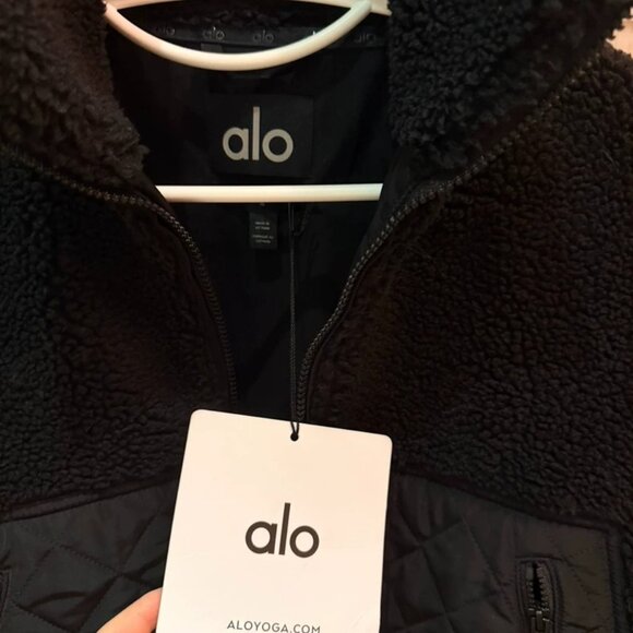 Alo Yoga Sherpa Edge Bomber - Picture 5 of 5
